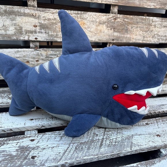 Maxwell the shark by Gund - Picture 8 of 12